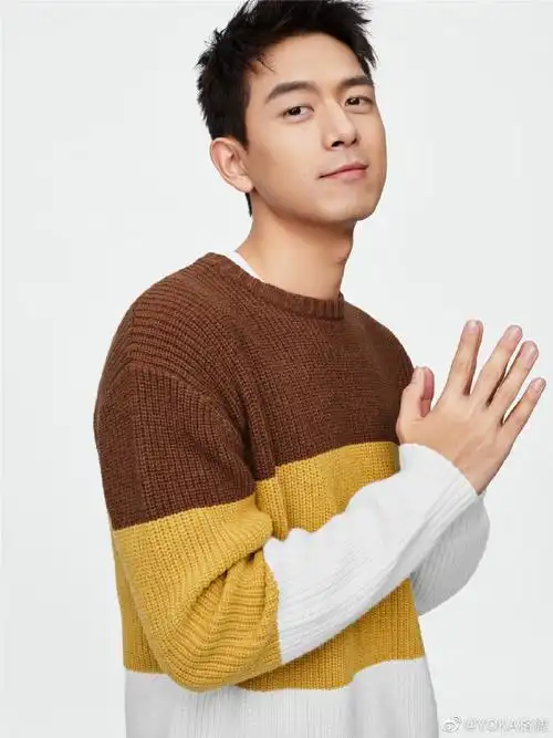 李现1019生日快乐#@李现ing演绎levis032021秋冬系列,融合时尚