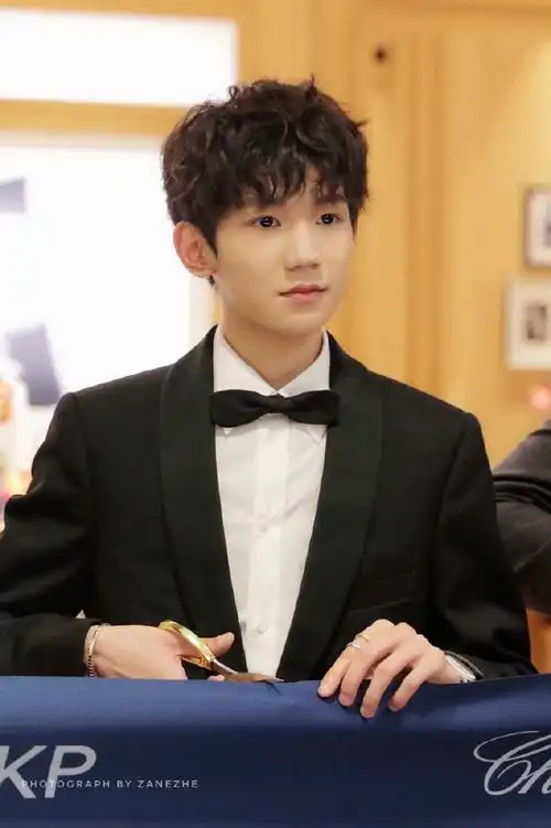 2019年7月25日在西安skp参加萧邦活动的小源#王源粉丝育苗专用##王源