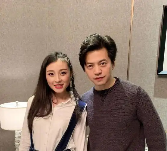 李健:在婚礼上捡到一个老婆,结婚24年无房无子