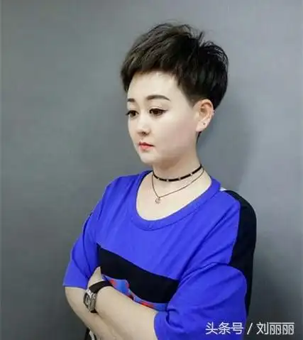 脸型圆发量少的女生适合什么发型?