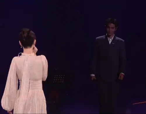 星光大赏肖战杨紫合唱撒糖余生请多指教指日可待