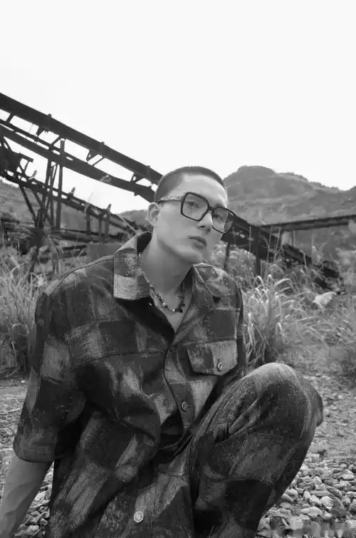 上海"肌肉和尚"半裸秀身材,网友:让人想破戒!