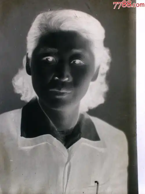 烫发女士【老底片】_老照片_图片收藏_回收价格_7788老照片