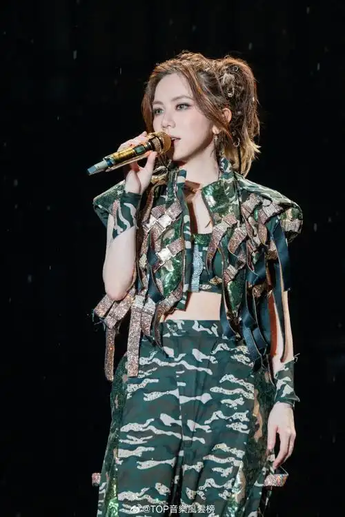 邓紫棋首位五连开体育场亚洲女歌手##演唱会是一个巨大的乌托邦