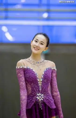 艺术体操女神张豆豆晒美照,可惜没有展示高难度一字马,没看够!