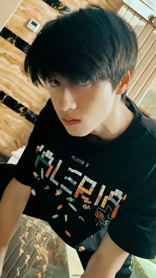 朱志鑫丨帅气的人放松的方式都如此不同吗?_高清图集_新浪网