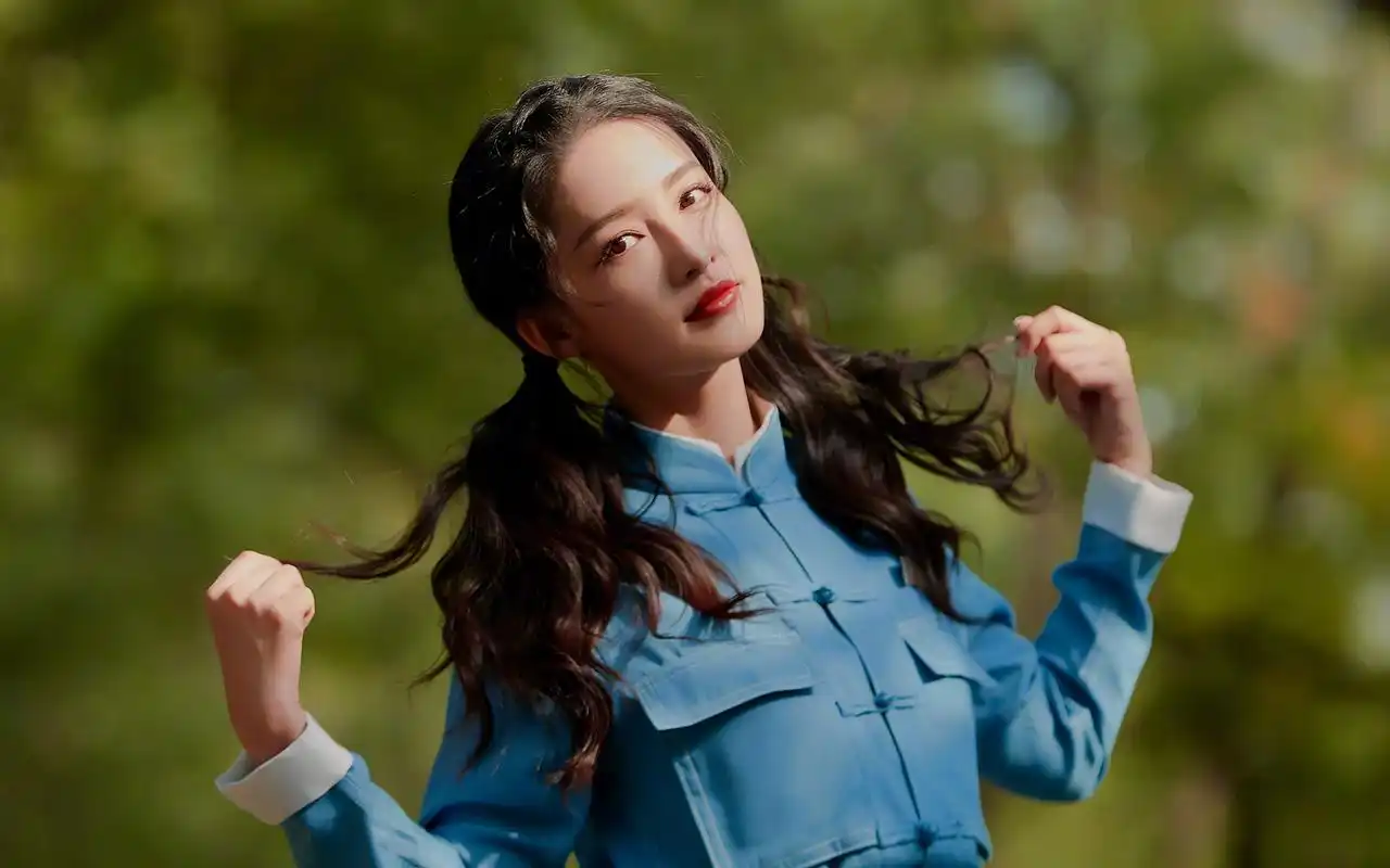 李沁元气双马尾高清桌面壁纸