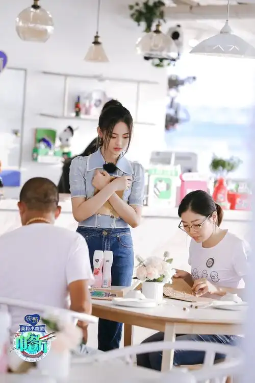 中餐厅的打工小妹杨超越9p