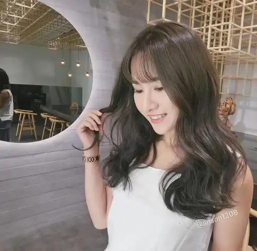 微卷的中长发既慵懒又唯美,年轻不老气