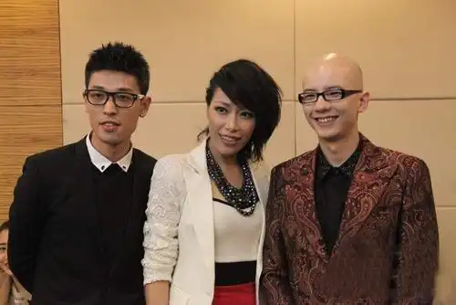 福鼎歌手金池个人资料 金池老公个人资料 - 歌词译