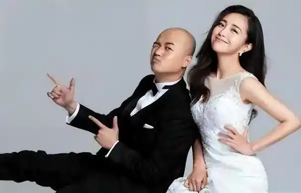 当众撕衣服,开暧昧玩笑,这些女星是真没有分寸感,还是耍流氓?