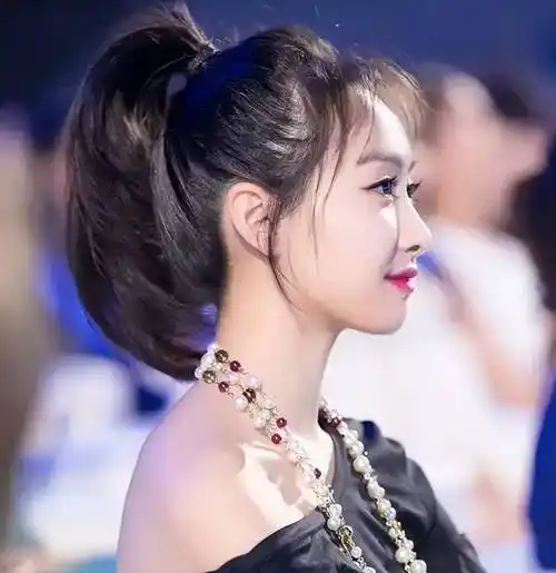 扎个高马尾就知道了_脸型_额头_头发丝