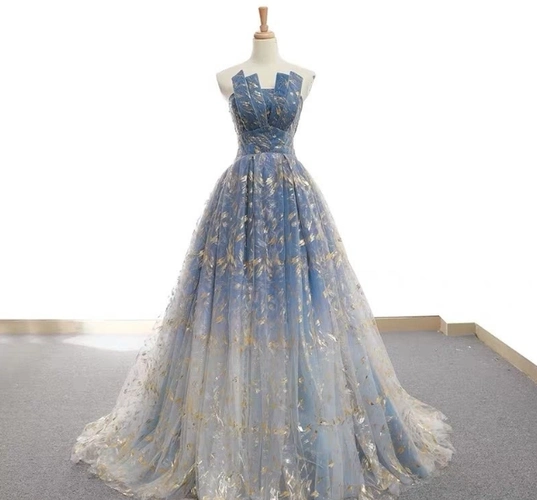 心理测试:三件公主裙,你觉得哪件最高贵?测出你最牵挂的人是谁