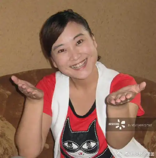 还是瘦瘦的贾玲～笑起来好治愈美好～被这组旧照美到了#视觉中国高清