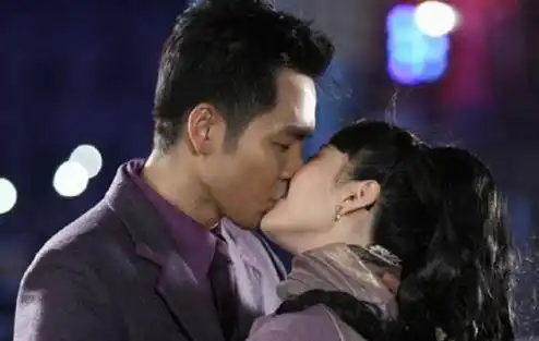 论男演员的吻戏,任嘉伦只能排第二,第一才是公认的又苏又欲_钟汉良