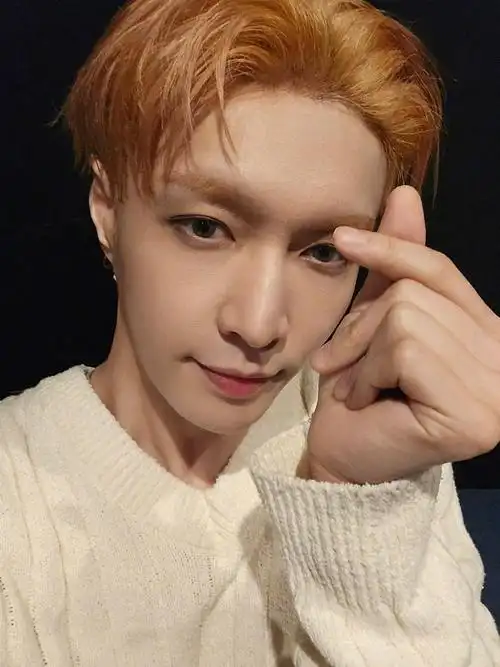 点击查收张艺兴帅气自拍__财经头条