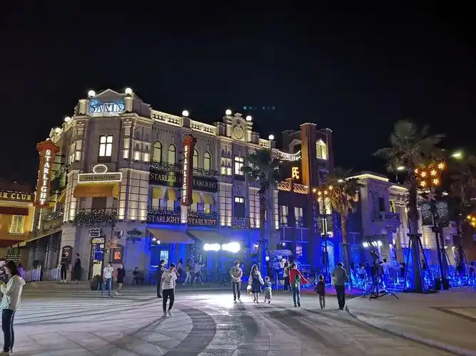 【携程攻略】苏州华谊兄弟电影世界景点,夜景很好很美,非常适合亲子