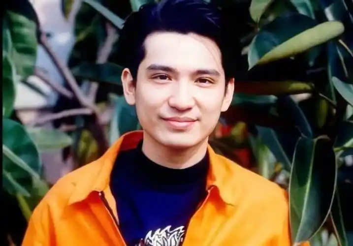 原创黄家驹离世28年后最内向的叶世荣如今怎么样了