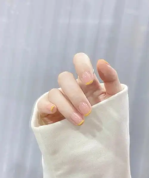 清爽,大方#美甲  #手工穿戴甲  #夏日美甲  #笔记灵感