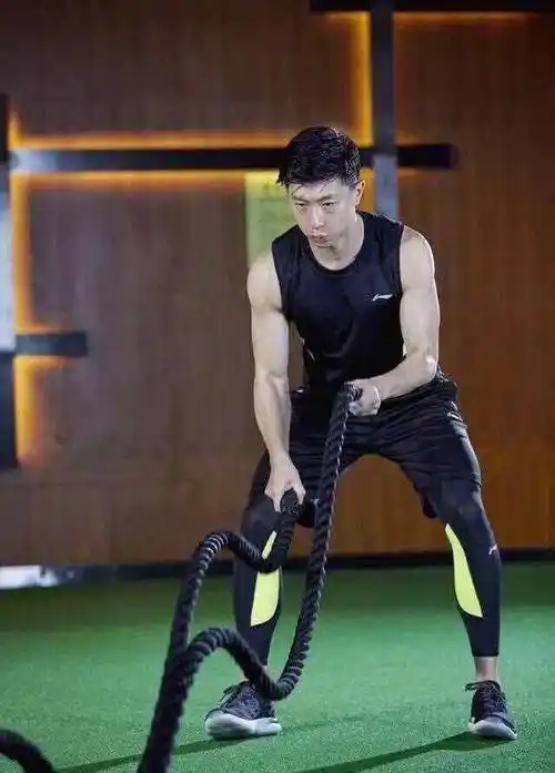 樊振东胸肌帅气,孙颖莎短发靓丽!11大世界冠军亮相训练基地!