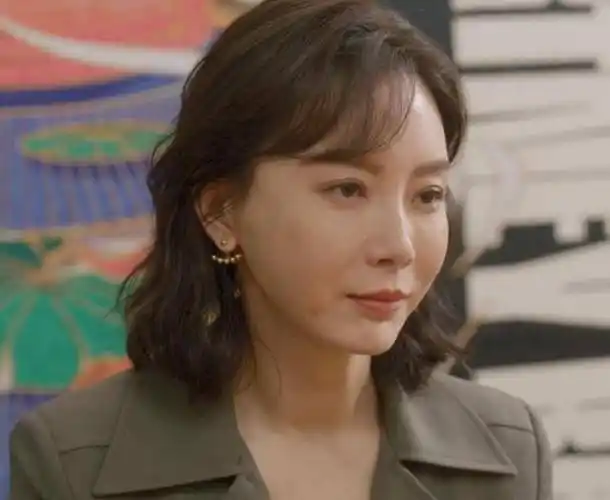 这是怎么了?46岁陈数大变样,脸僵浮肿皮肤松垮,整容后遗症来了