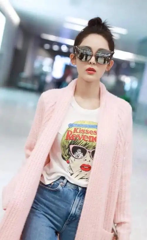 古力娜扎现身上海机场