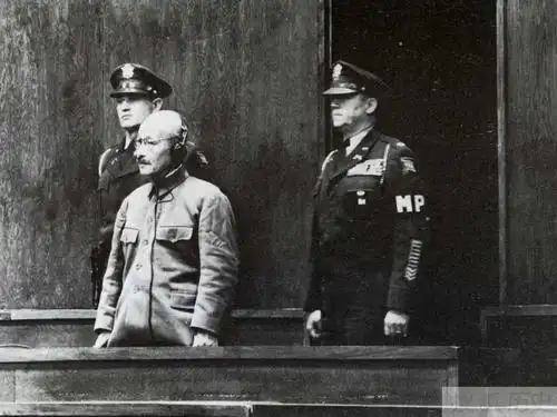 绞刑架前的日本战犯 实拍审判枪决暴徒全程(组图)