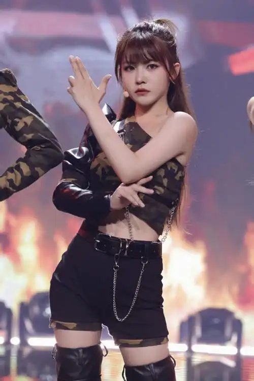 赖美云超话#赖美云加盟晚八点歌会#小七切换cool girl模式带来合作