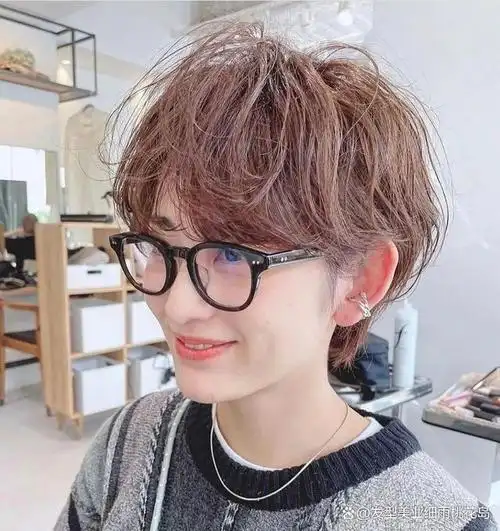 蓬松感纹理短发