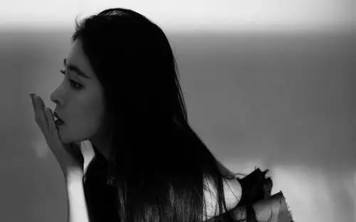 张碧晨优雅迷人时尚杂志写真桌面壁纸