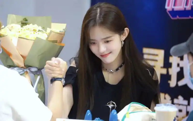 拍档大会握手会—之姜杉与粉丝掰手腕大猛1环节～不知道粉丝有没有