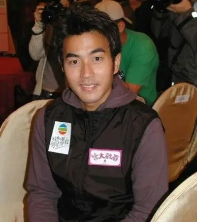 刘恺威疑似整容新旧照片曝光网友喊戳瞎眼图