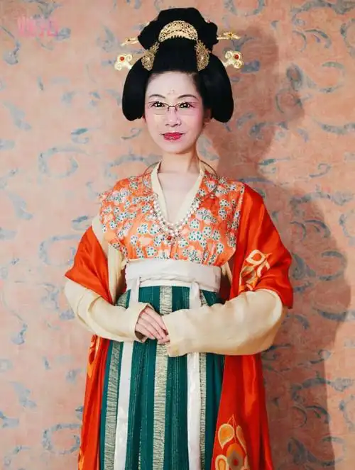 唐朝时期的发型和妆容好美