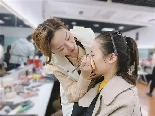 包头学化妆哪里好说说我的故事