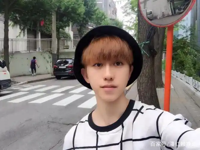 四张图让你了解蔡徐坤的成长历程,小时候让人把持不住