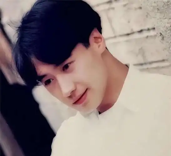 黎明演唱会遭吐槽,网友:小时候的免费糖豆竟是他捐的