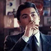 尊龙年轻帅照高清头像_微信头像图片大全