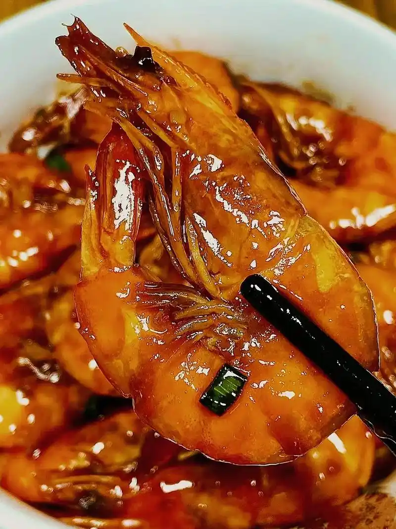 这样做出来的油焖大虾好吃到舔手指! .做法简单,咸香酥脆~做 - 抖音
