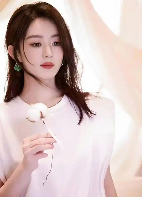 赵丽颖短发新造型惊艳亮相,转型之路势不可挡!