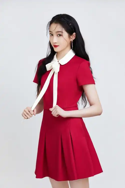 关晓彤五四晚会造型