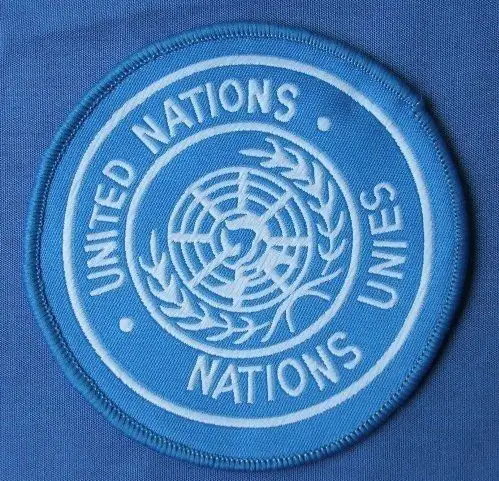 02 联合国维和部队臂章是缀有"地球与橄榄枝"图案