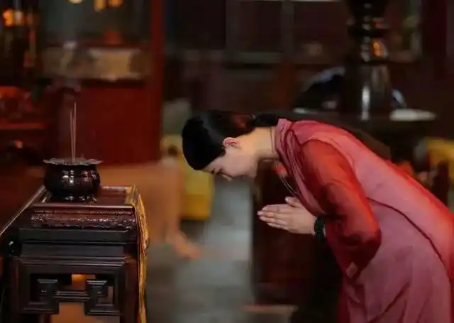 进寺院如何上香实拍教程一步步教你