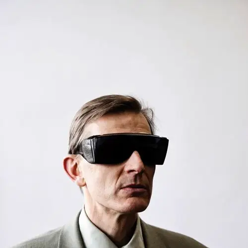 在先进科技的帮助下,看似平常的"眼镜"可能让盲人重新看到世界