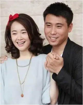 李乃文辟谣婚姻传闻强调与黄曼无关47岁婚姻真相仍成谜