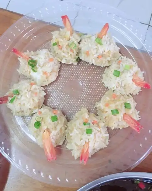 卢梓馨做的虾仁珍珠小丸子