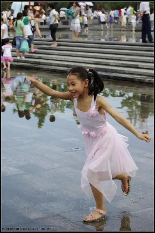 谁有小女孩的凉鞋图