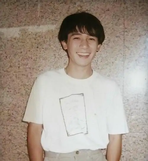 刘嘉玲晒照贺梁朝伟61岁生日,两鬓斑白潇洒依然