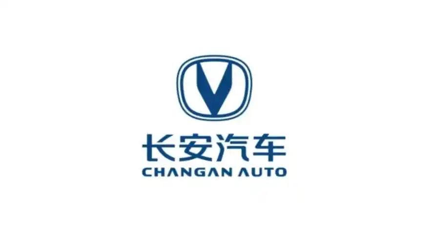 去年的logo更新,长安汽车将原来的立体金属造型变为全黑色设计,媒体称