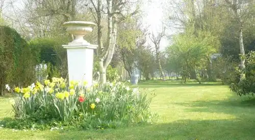 爱丽丝花园住宿加早餐酒店 (chambres dhtes le jardin dalice)