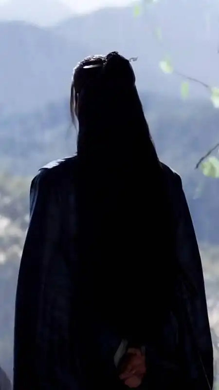 山河令#老温的背影多数都是黑色的